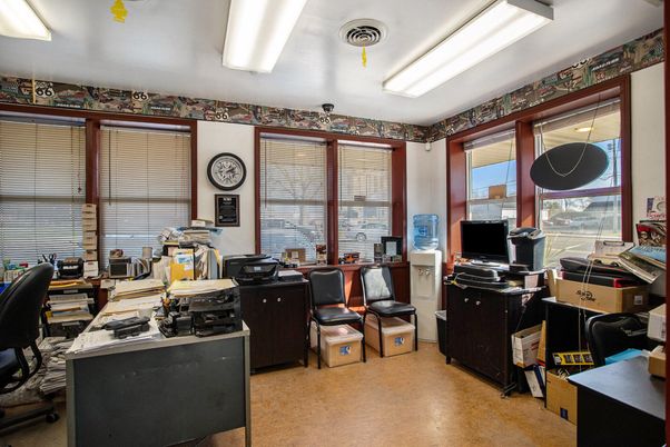 Home Office, Interior