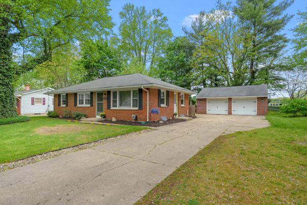 Attached, Exterior, Facade, Brick Facade, Ranch