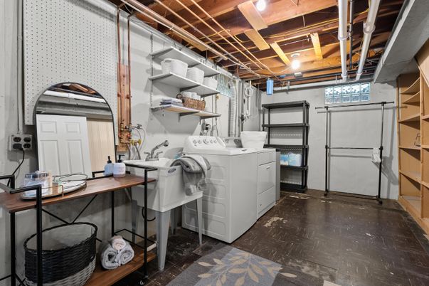 Interior, Washer, Wooden Beams