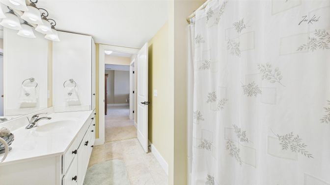 Bathroom, Dual Sink Vanities, Interior