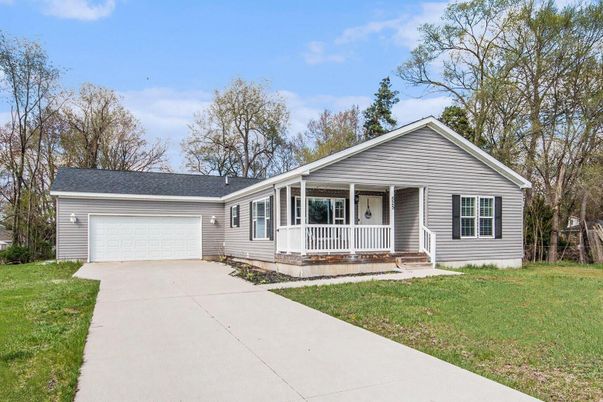 Attached, Exterior, Facade, Ranch