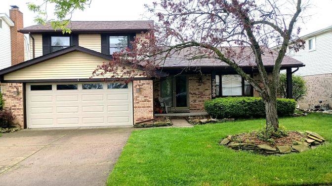 Attached, Exterior, Facade, Brick Facade, Split Level