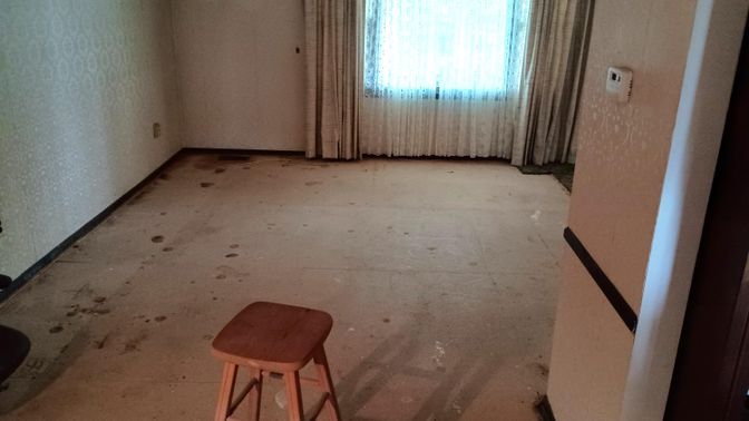 Empty room, Interior