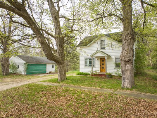 Backyard, Exterior, Facade, Split Level