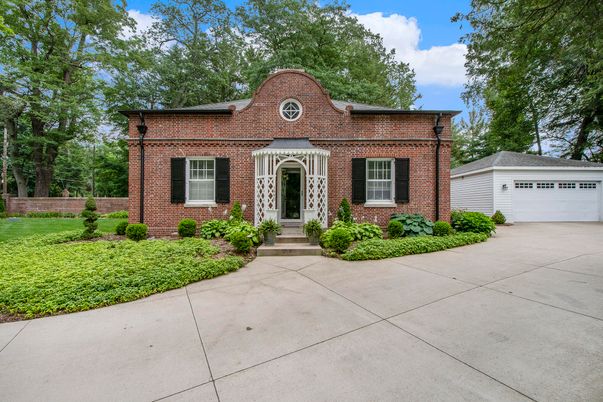 Detached Garage, Exterior, Facade, Brick Facade, Georgian