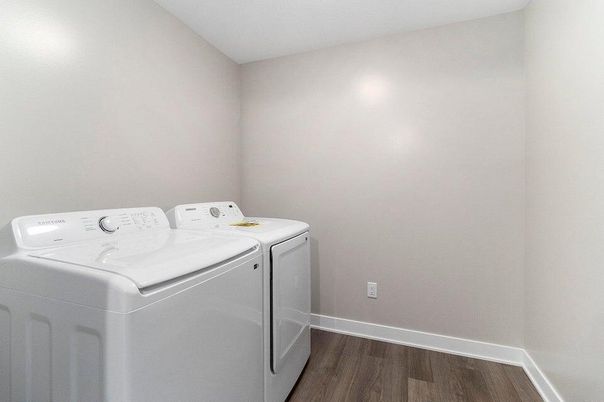 Interior, Washer, Wood Texture Flooring