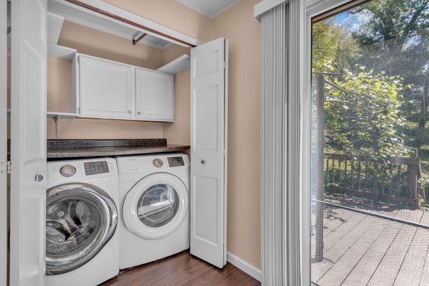 Interior, Utility Closets, Washer, Wood Texture Flooring