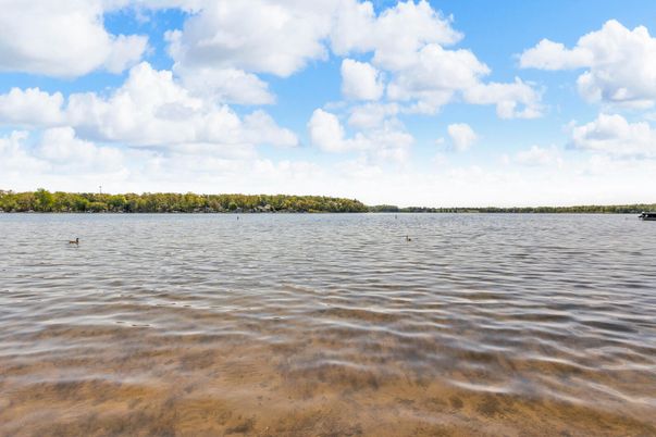 Exterior, Lake