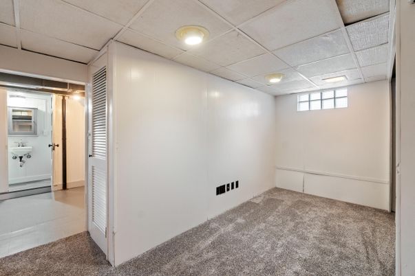 Empty room, Interior, Recessed Lighting