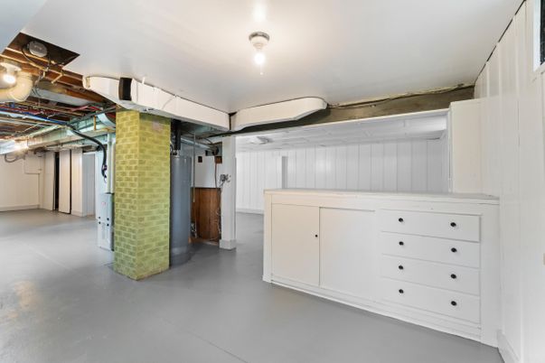 Garage, Interior