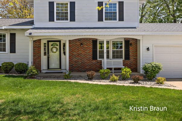 Attached, Exterior, Facade, Brick Facade, Split Level