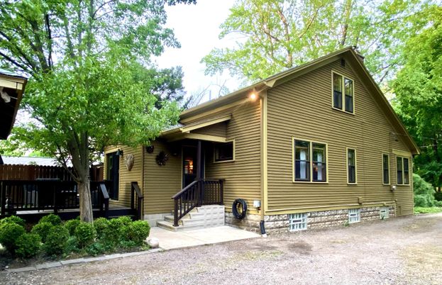 Exterior, Facade, Log Home