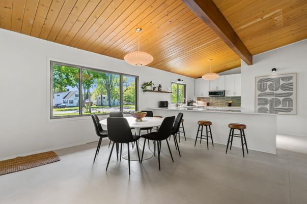 Dining room, Interior, Kitchen, Pendant Lights, Recessed Lighting, Wooden Beams, Wooden Ceilings