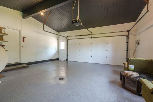 Garage, Interior