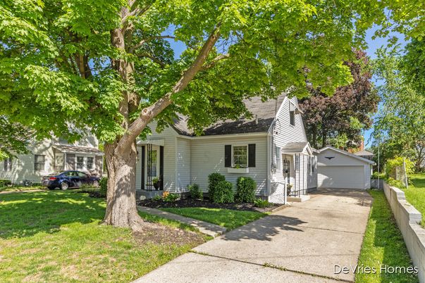 Detached Garage, Exterior