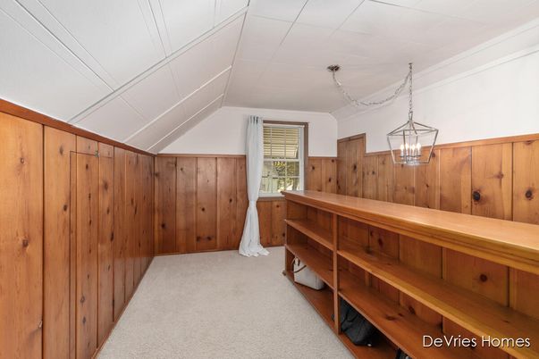Empty room, Interior, Pendant Lights, Wooden Walls
