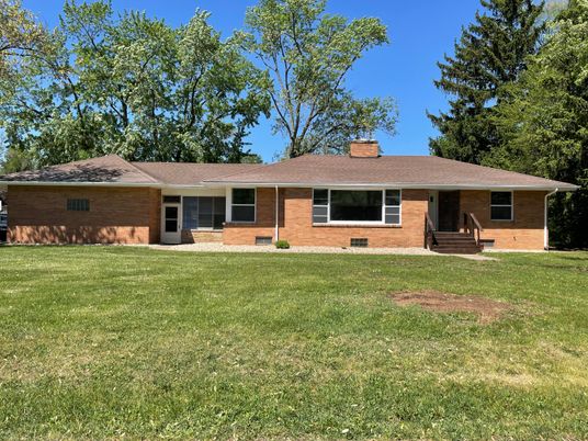 Backyard, Exterior, Facade, Brick Facade, Log Home