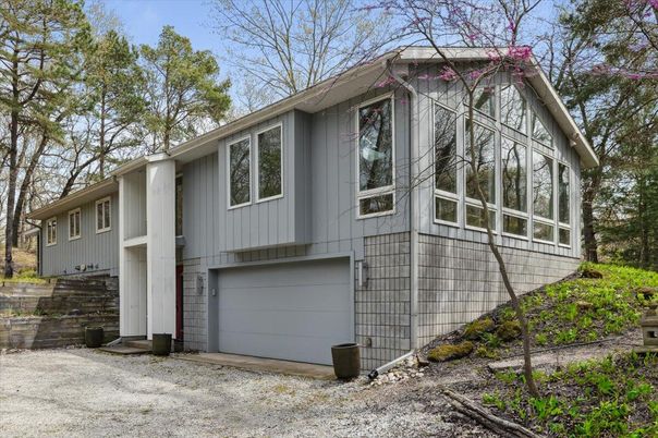 Attached, Exterior, Facade, None