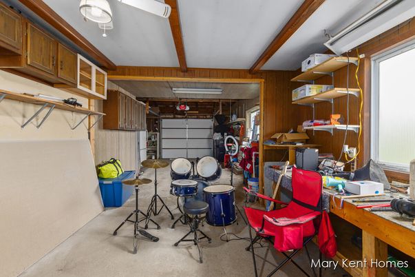 Garage, Interior, Wooden Beams