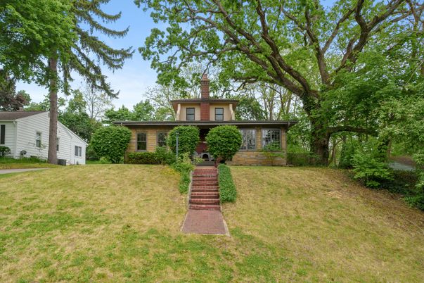 Backyard, Exterior, Facade, Split Level