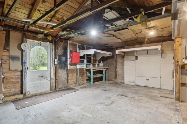 Empty room, Interior, Wooden Beams, Wooden Ceilings