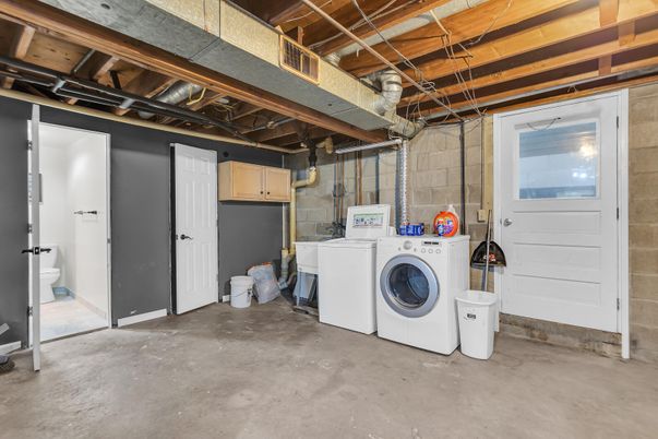 Interior, Washer, Wooden Beams