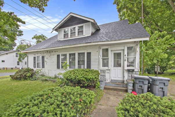 Exterior, Facade, Cape Cod