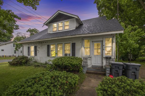 Exterior, Facade, Cape Cod