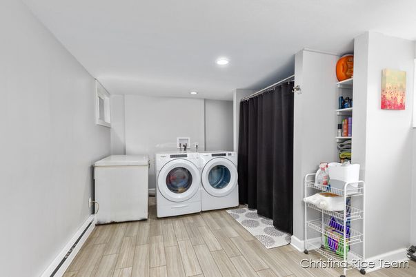 Interior, Recessed Lighting, Washer, Wood Texture Flooring