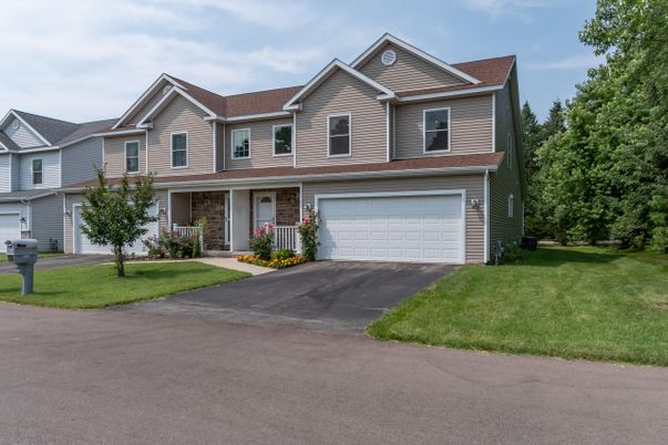 Attached, Exterior, Facade, Farmhouse