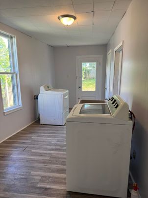 Interior, Washer, Wood Texture Flooring