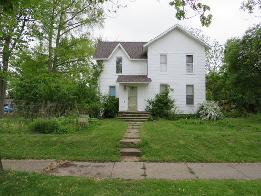 Exterior, Facade, Farmhouse