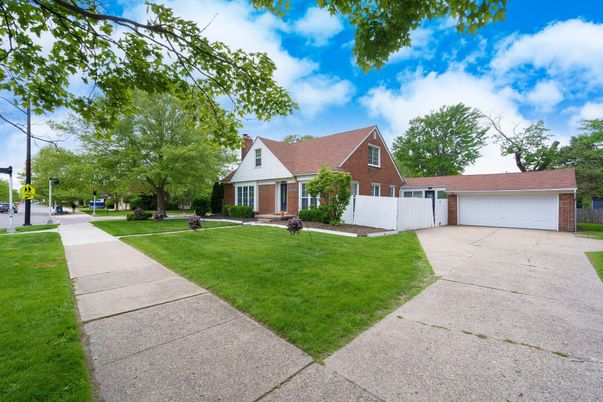 Attached, Exterior, Facade, Brick Facade, Cape Cod