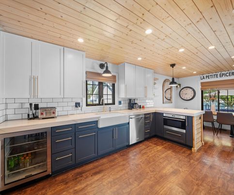 Dining room, Interior, Kitchen, Pendant Lights, Recessed Lighting, Stainless Steel Appliances, Wooden Ceilings, Wood Texture Flooring