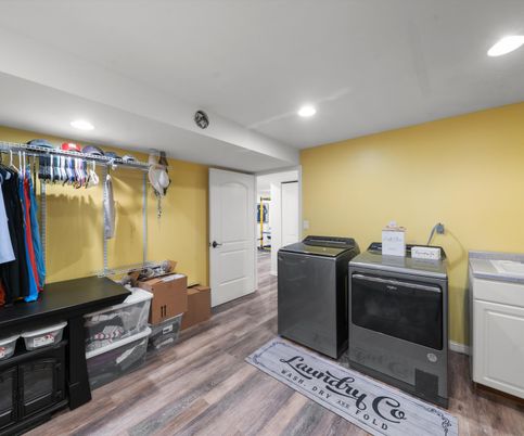 Interior, Recessed Lighting, Washer, Wood Texture Flooring
