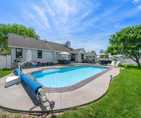 Exterior, Pool
