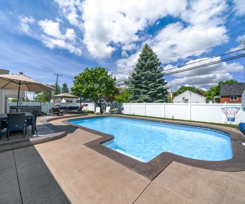Exterior, Pool