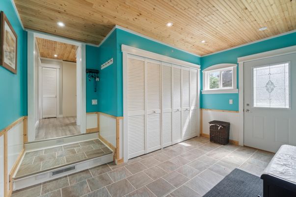 Empty room, Interior, Recessed Lighting, Wooden Ceilings