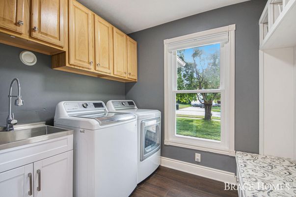 Interior, Washer, Wood Texture Flooring
