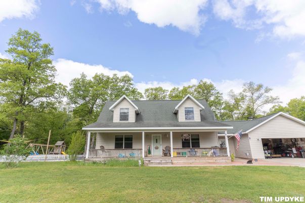 Backyard, Exterior, Facade, Cape Cod