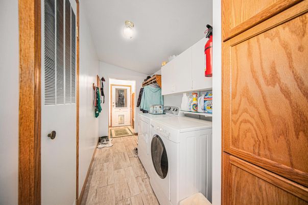 Interior, Utility Closets, Washer, Wood Texture Flooring