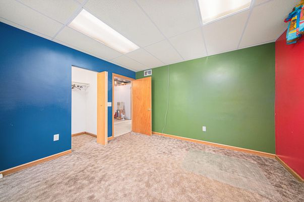 Empty room, Interior