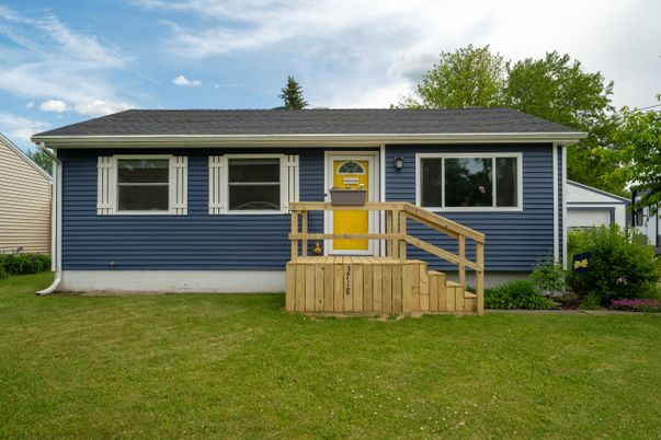 Exterior, Facade, Raised Ranch