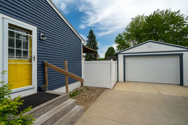 Detached Garage, Exterior