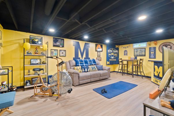 Fitness Equipment, Interior, Recessed Lighting, Wood Texture Flooring