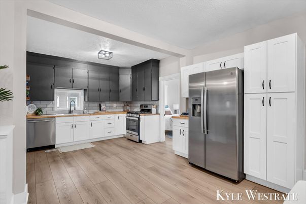 Interior, Kitchen, Stainless Steel Appliances, Wood Texture Flooring