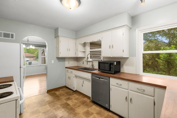 Chandelier, Interior, Kitchen, Wood Texture Flooring