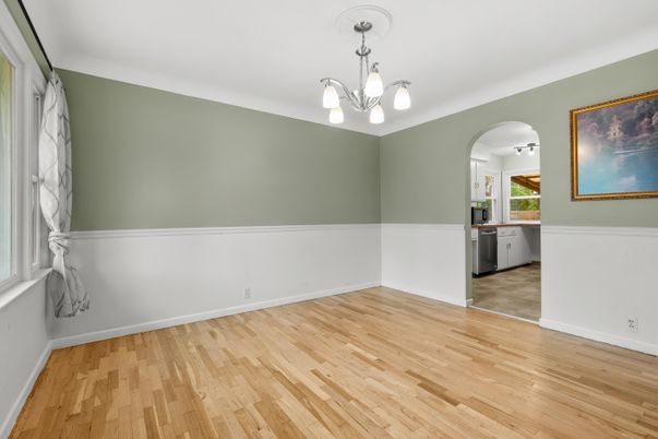 Empty room, Interior, Pendant Lights, Wood Texture Flooring
