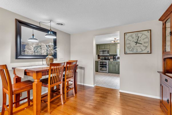 Dining room, Interior, Kitchen, Stainless Steel Appliances, Wood Texture Flooring