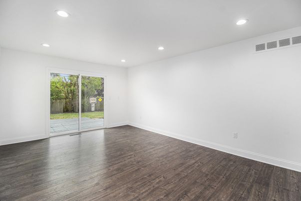 Empty room, Interior, Recessed Lighting, Wood Texture Flooring